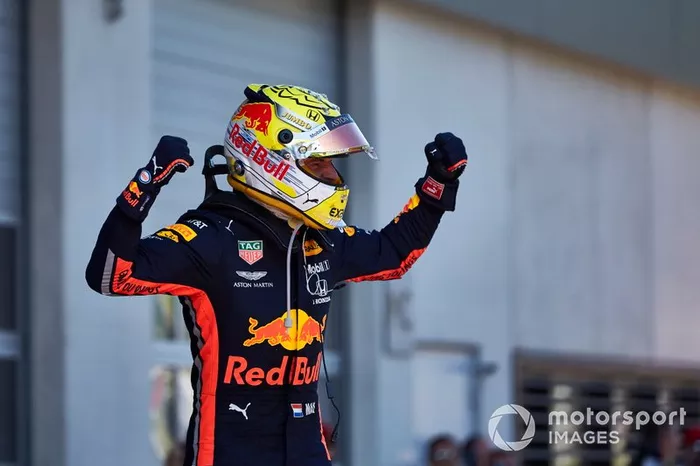 Il vincitore della gara Max Verstappen, Red Bull Racing, festeggia al Parc Ferme