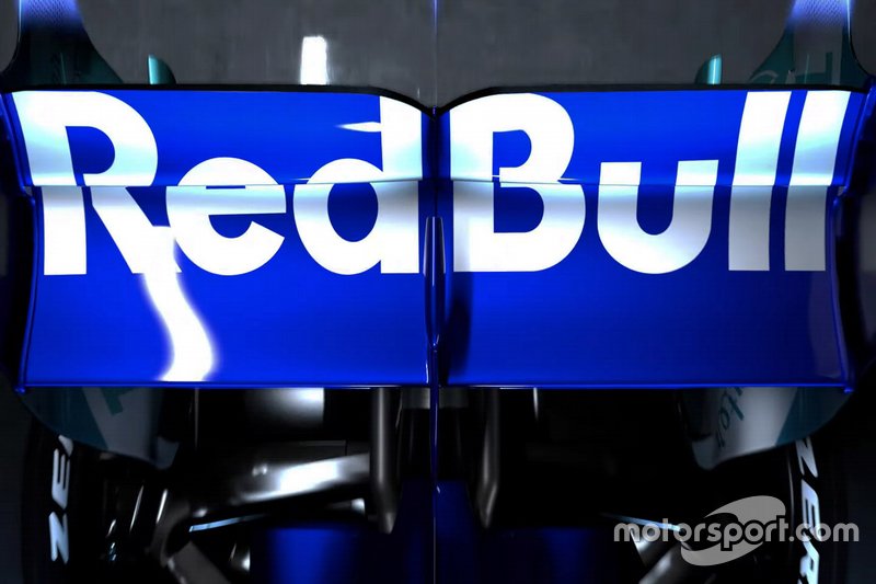 Scuderia Toro Rosso STR14, dettaglio dell'ala posteriore
