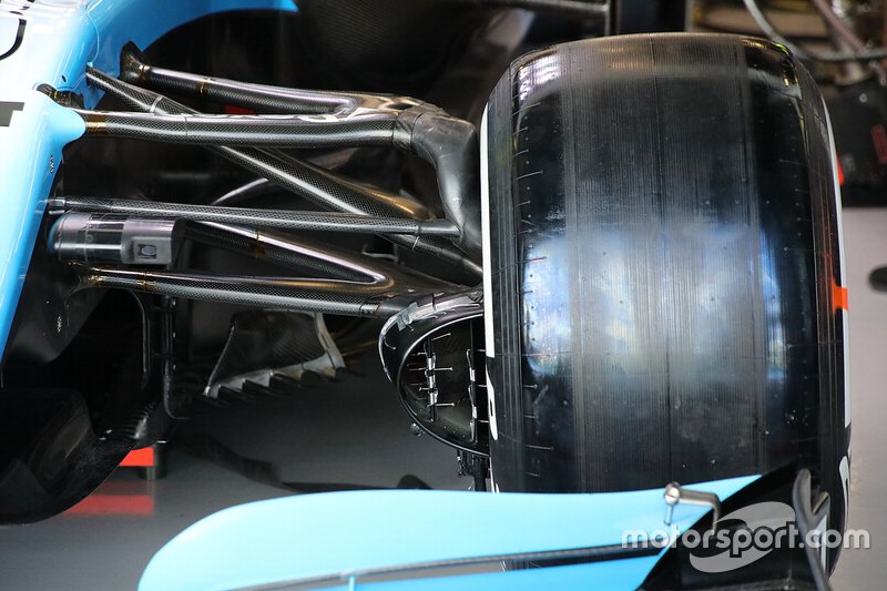 Williams FW42: Aufhängung vorne