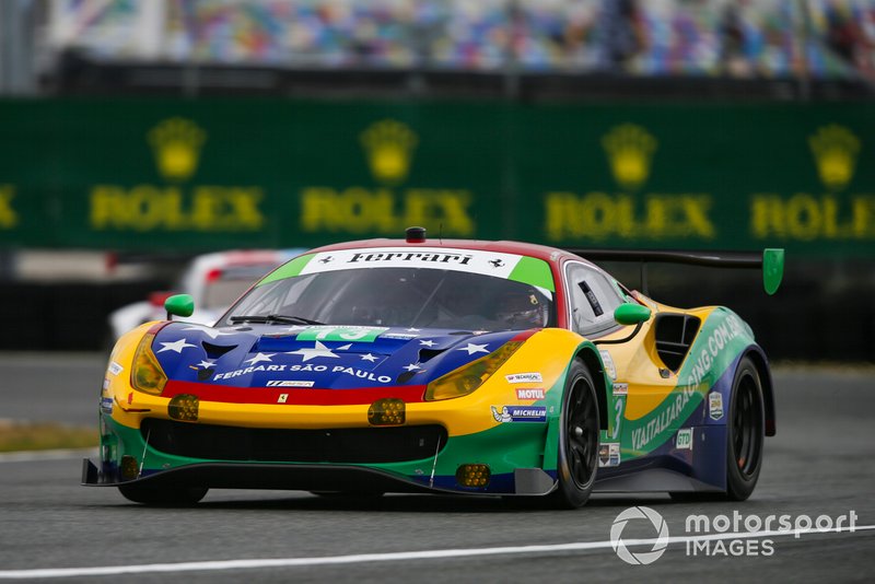 #13 Via Italia Racing Ferrari 488 GT3, GTD: Chico Longo, Victor Franzoni, Marcos Gomes, Andrea Bertolini