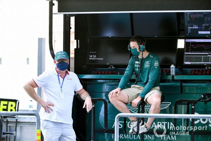 Nick Yelloly, Aston Martin, en el muro de boxes