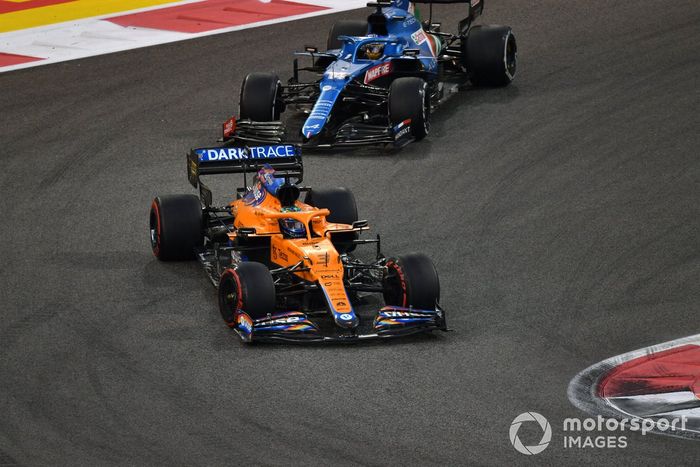 Daniel Ricciardo, McLaren MCL35M, Fernando Alonso, Alpine A521