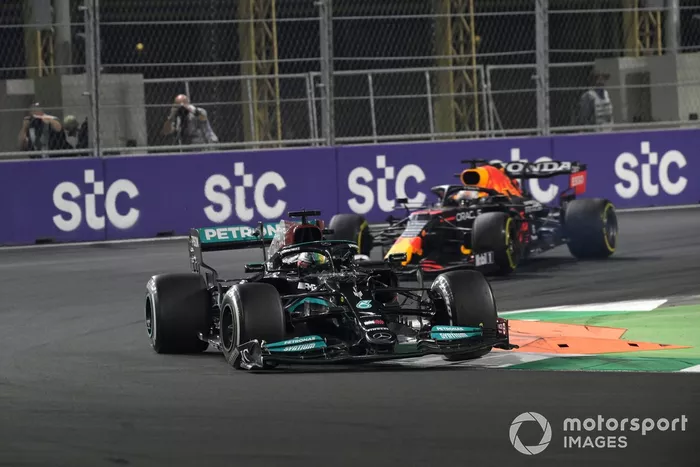 Lewis Hamilton, Mercedes W12, Max Verstappen, Red Bull Racing RB16B