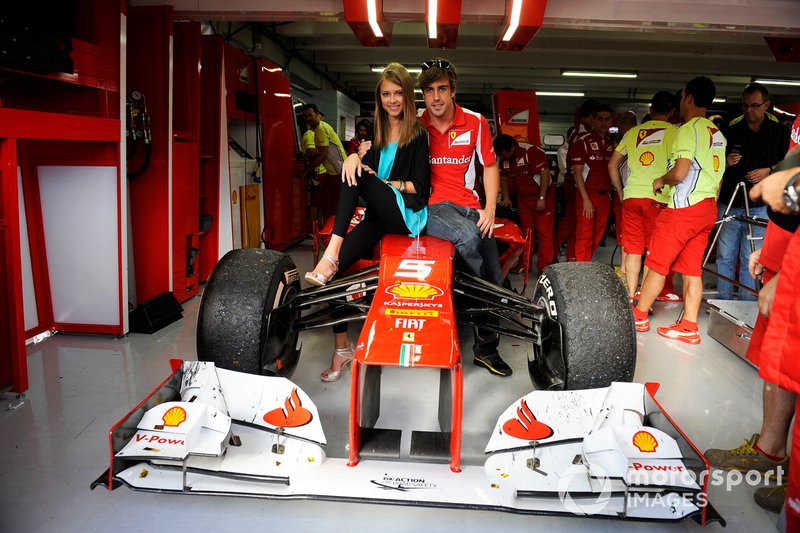 Fernando Alonso y su novia de Dasha Kapustina