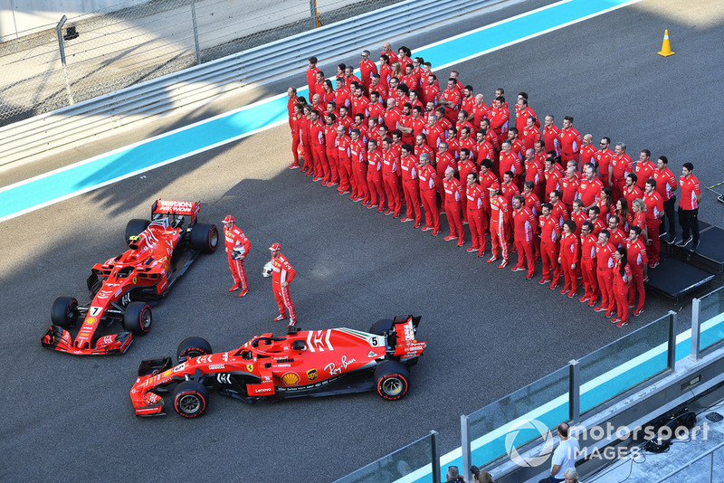 Foto di gruppo del team Ferrari