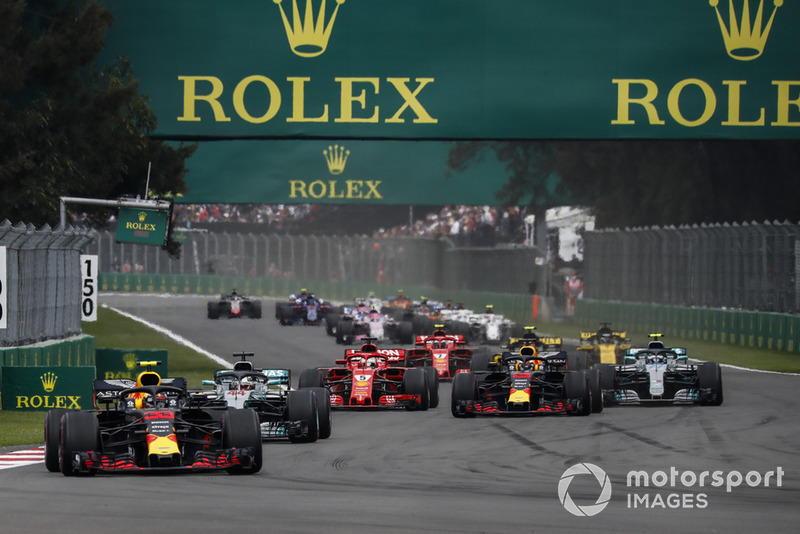 Max Verstappen, Red Bull Racing RB14, Lewis Hamilton, Mercedes AMG F1 W09 EQ Power+ y Daniel Ricciardo, Red Bull Racing RB14