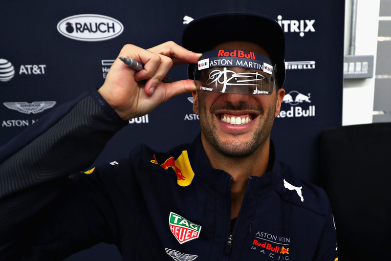 Daniel Ricciardo, Red Bull Racing signs autographs