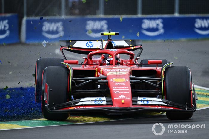 Carlos Sainz, Ferrari SF-24, corta una curva