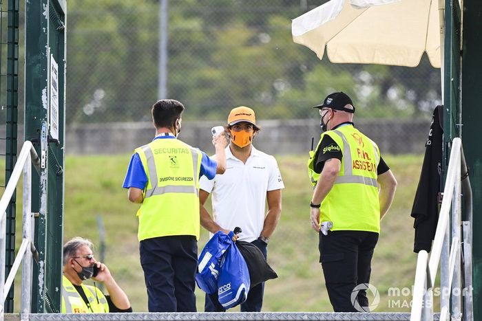 Carlos Sainz Jr., McLaren en un control de temperatura