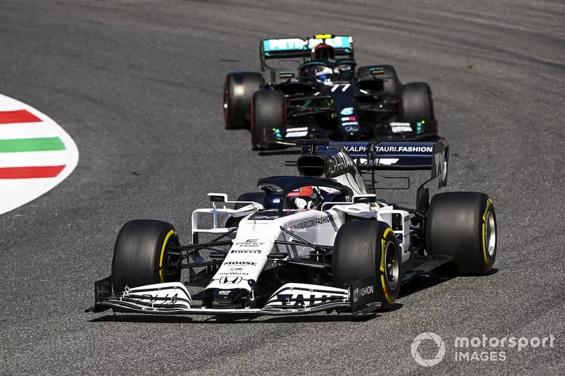 Daniil Kvyat, AlphaTauri AT01, Valtteri Bottas, Mercedes F1 W11