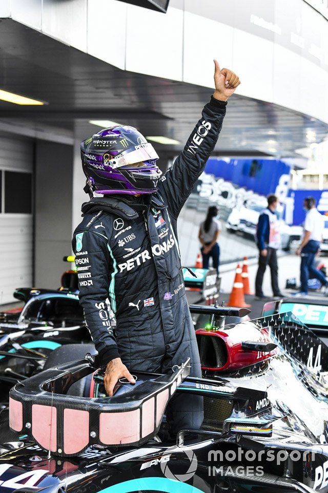 Ganador de la pole position Lewis Hamilton, Mercedes-AMG F1