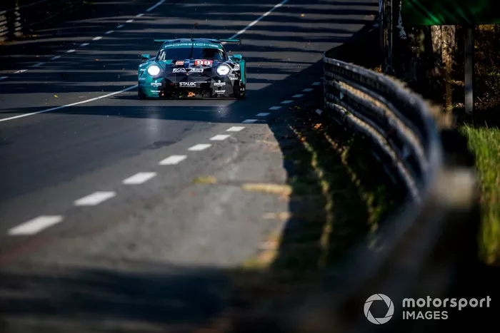 #99 Dempsey-Proton Racing Porsche 911 RSR: Vutthikorn Inthraphuvasak, Lucas Legeret, Hugo De Sadelee