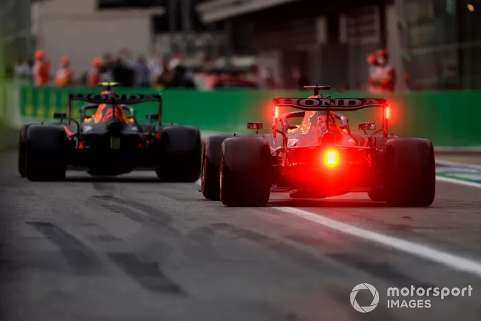 Sergio Pérez, Red Bull Racing RB16B, Max Verstappen, Red Bull Racing RB16B