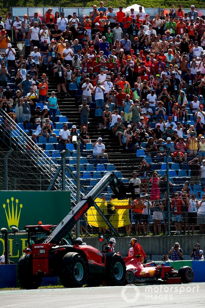 Carlos Sainz Jr., el Ferrari SF21 choca en la clasificación