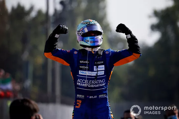 Ganador Daniel Ricciardo, McLaren, celebra en Parc Ferme