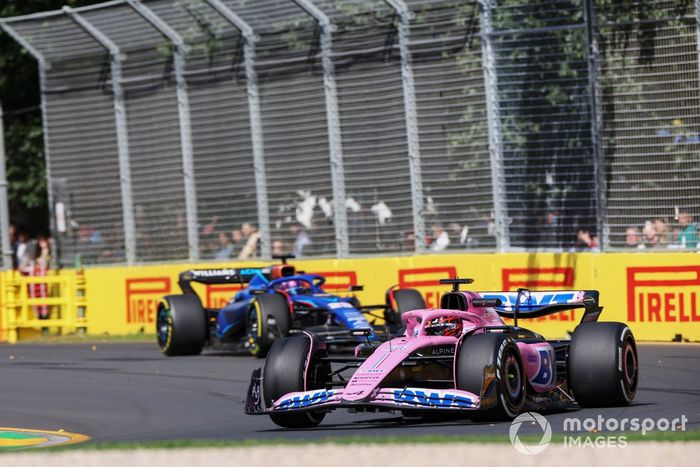 Esteban Ocon, Alpine A523, Alex Albon, Williams FW45