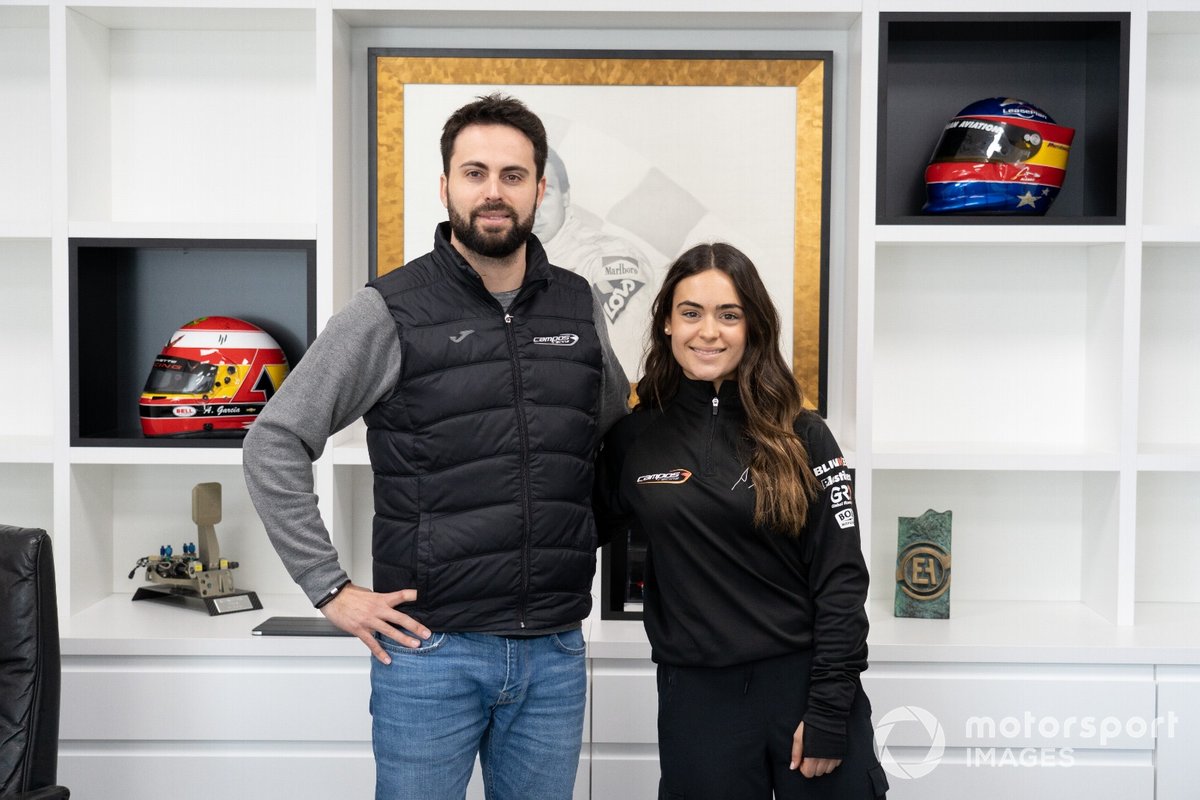 Maite Cáceres junto a Adrián Campos, Team Principal de Campos Racing.