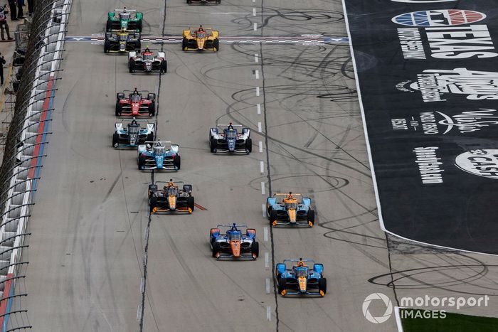 Felix Rosenqvist, Arrow McLaren Chevrolet, Scott Dixon, Chip Ganassi Racing Honda, Alexander Rossi, Arrow McLaren Chevrolet, Patricio O'Ward, Arrow McLaren Chevrolet, Josef Newgarden, Team Penske Chevrolet, salida
