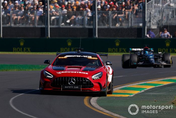 El Coche de Seguridad y George Russell, Mercedes F1 W14