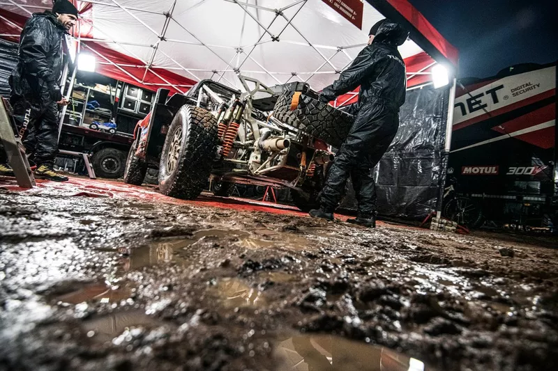 Le bivouac sous les eaux lors de la 3e étape
