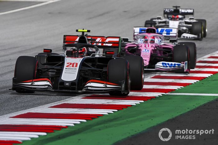 Kevin Magnussen, Haas VF-20 y Sergio Pérez, Racing Point RP20
