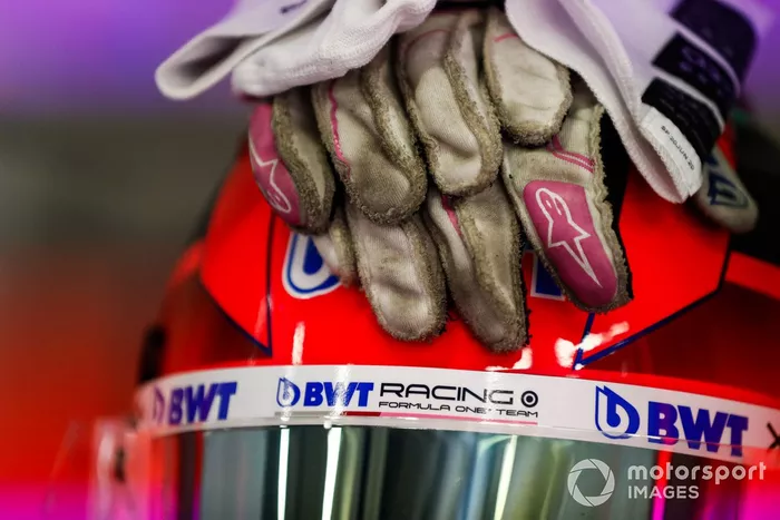 Lance Stroll, Racing Point, detalles del casco y los guantes