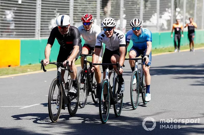 Ciclistas en Albert Park