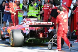 Charles Leclerc, Ferrari SF70H, con la vernice flow-viz per i test aerodinamici sul diffusore