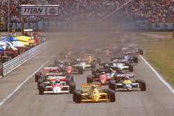Inicio: Ayrton Senna, Team Lotus Honda 99T líder
