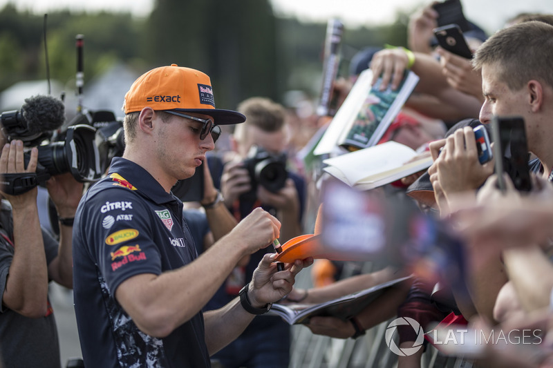 Max Verstappen, Red Bull Racing signs autographs for the fans