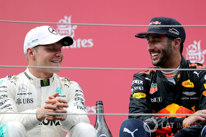 Race winner Valtteri Bottas, Mercedes AMG F1 celebrates on the podium, Daniel Ricciardo, Red Bull Ra