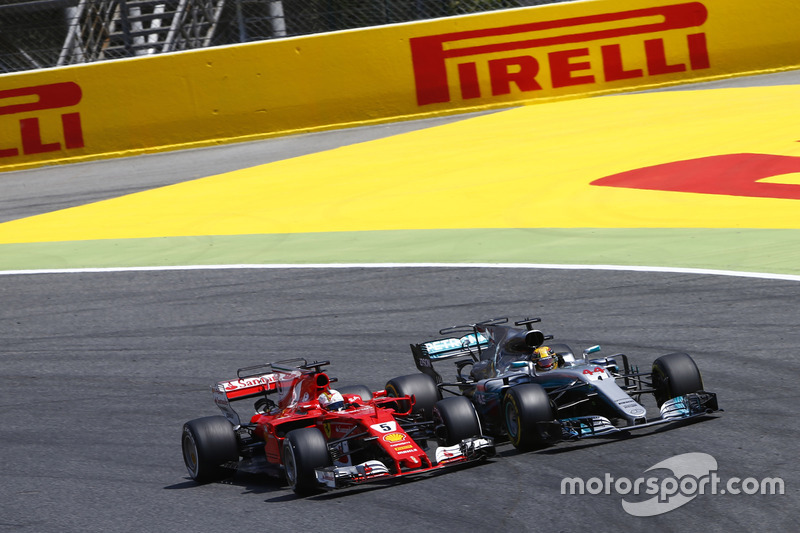 Giro 38 - Sebastian Vettel, Ferrari SF70H, Lewis Hamilton, Mercedes AMG F1 W08