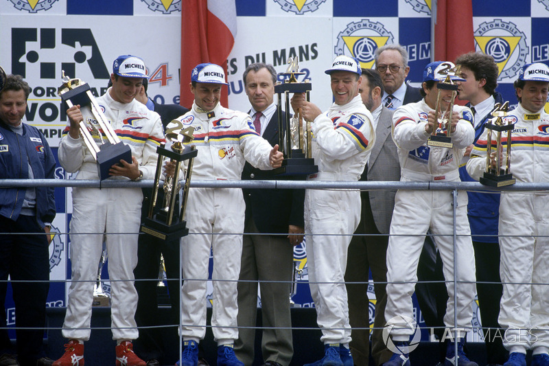 Podio: Mark Blundell, Derek Warwick, Yannick Dalmas, Peugeot 905 Evo 1