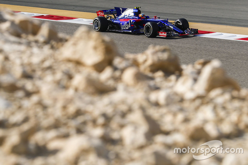 Карлос Сайнс-мол., Scuderia Toro Rosso STR12