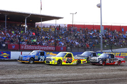Chase Briscoe, Brad Keselowski Racing Ford and Matt Crafton, ThorSport Racing Toyota green flag start