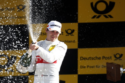 Подиум: Роберт Уикенс, Mercedes-AMG Team HWA