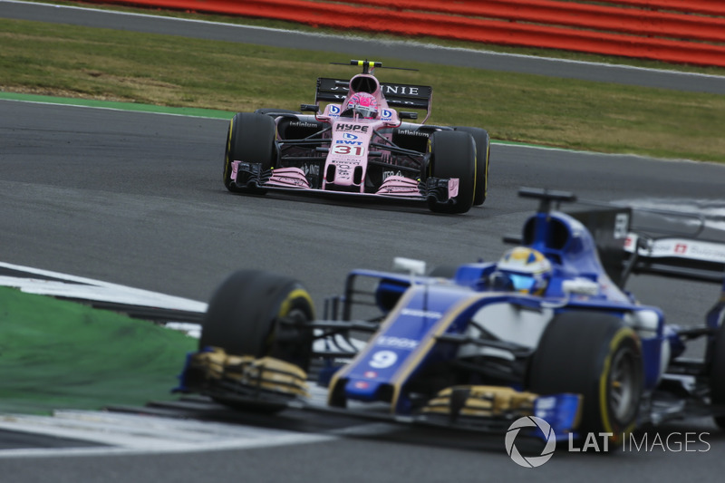 Marcus Ericsson, Sauber C36, Esteban Ocon, Sahara Force India F1 VJM10