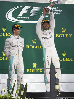 Podio: ganador de la carrera Lewis Hamilton, Mercedes AMG F1, segundo lugar Nico Rosberg, Mercedes A