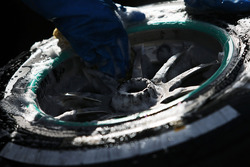 Мойка шин Pirelli