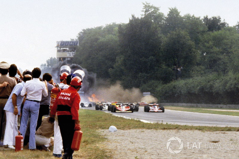 Il vasto incidente che è costato la vita a Ronnie Peterson, Lotus 78-Ford alla partenza