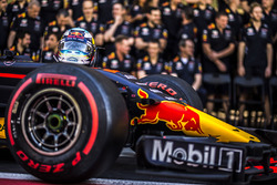 El casco de Daniel Ricciardo, Red Bull Racing durante la foto del equipo Red Bull Racing