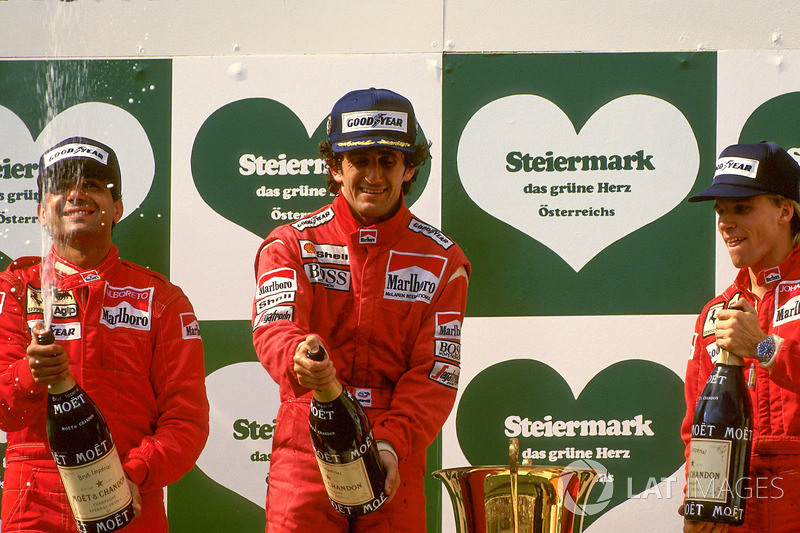 Podium : le vainqueur Alain Prost, McLaren, le deuxième Michele Alboreto, Ferrari, le troisième Stefan Johansson, Ferrari