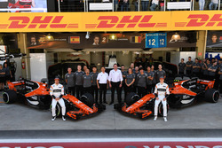 Fernando Alonso, McLaren and Stoffel Vandoorne, McLaren at the McLaren Team photo