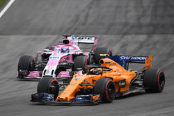 Stoffel Vandoorne, McLaren MCL33 and Sergio Perez, Force India VJM11