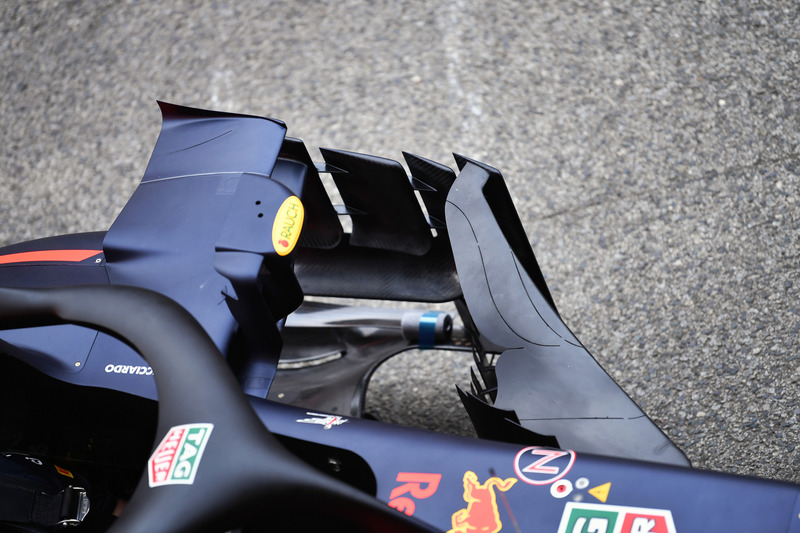 Red Bull Racing RB14 sidepod ve bargeboard detay