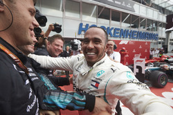 Race winner Lewis Hamilton, Mercedes AMG F1, celebrates in Parc Ferme with his team