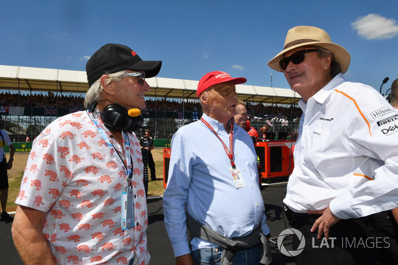 Mansour Ojjeh, McLaren, Niki Lauda, Mercedes AMG F1 Non-Executive Chairman and Michael Douglas, on the grid