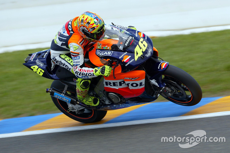 2002: Nueva era de MotoGP y promoción al equipo de fábrica Honda.