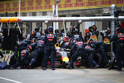 Даниэль Риккардо, Red Bull Racing RB12 во время пит-стопа
