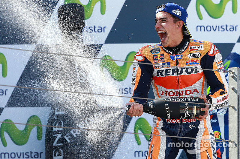 Podium: race winner Marc Marquez, Repsol Honda Team celebrates with champagne